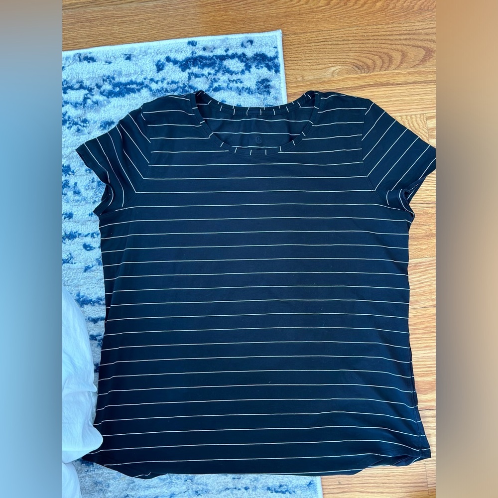 LULULEMON COTTON TEE